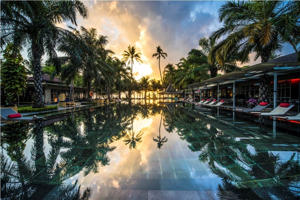 pool-infinity-sunrise-1024x683